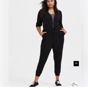 Torrid Black Jumpsuit Size 1 Long Sleeve Elastic Drawstring Waist Zip Front Sz 1
